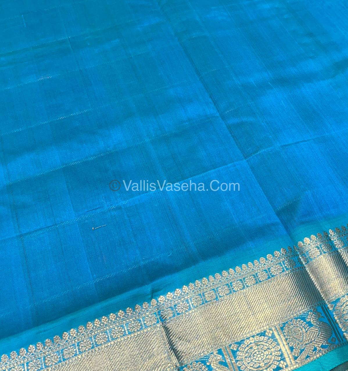 Pure Silk Cotton Saree - Mayil & Chakkaram Design - Red With Blue Shade - VVMC001