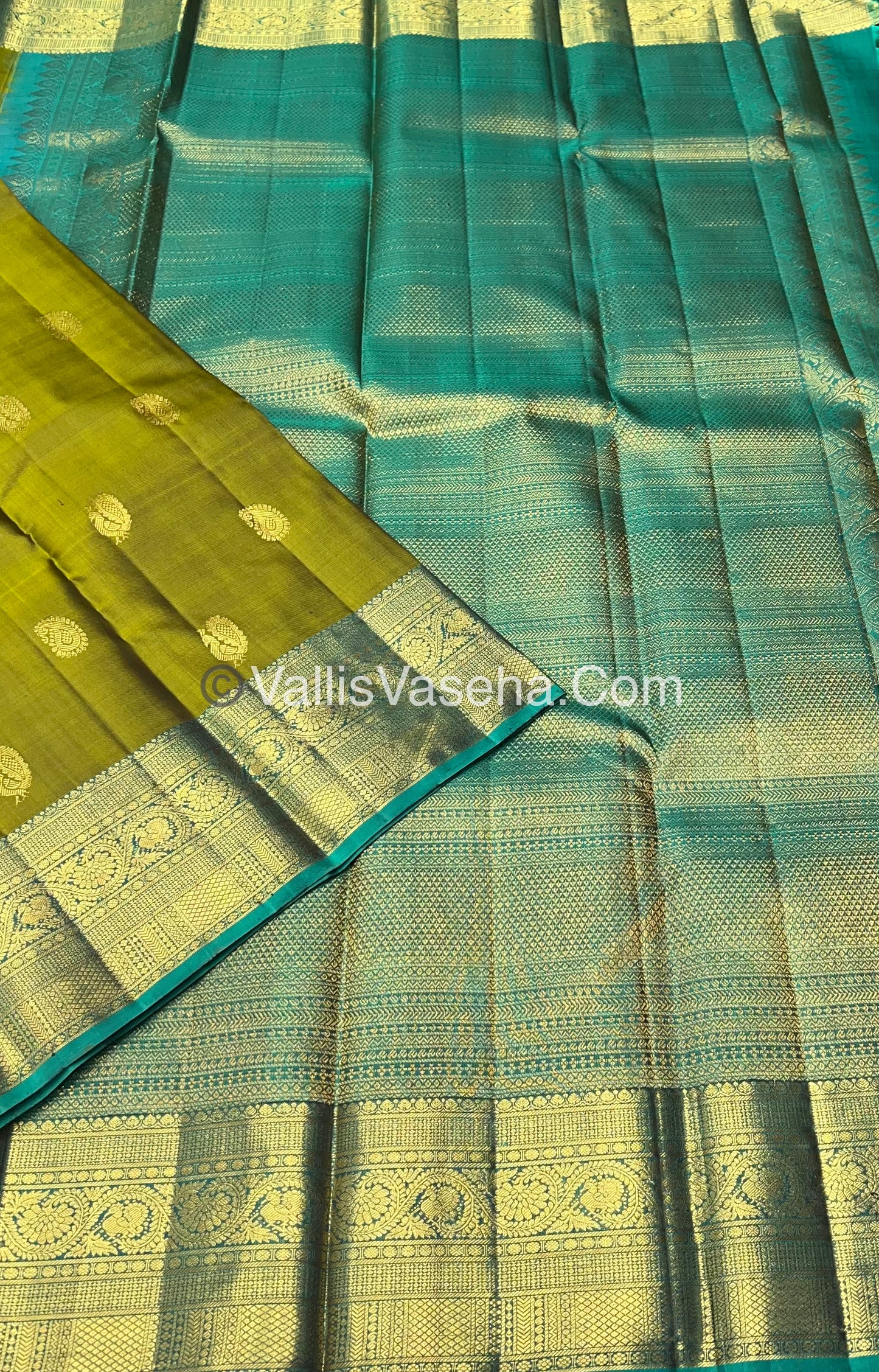 Pure Kanchipuram Silk Saree - Mehendi Green & Ramar Green Combo - VVPS014