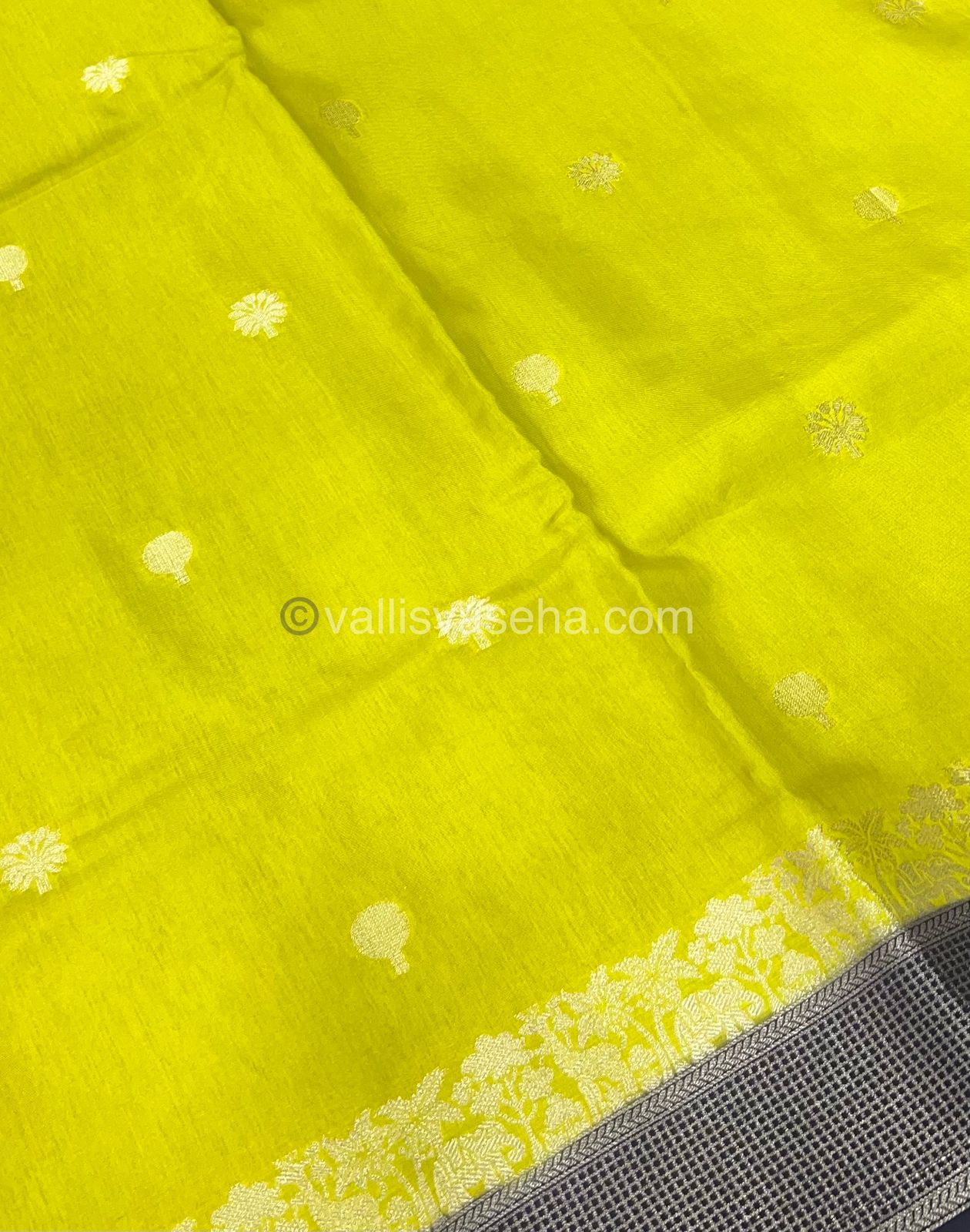 Russian Viscose - Premium Viscose Saree - VVRVS001