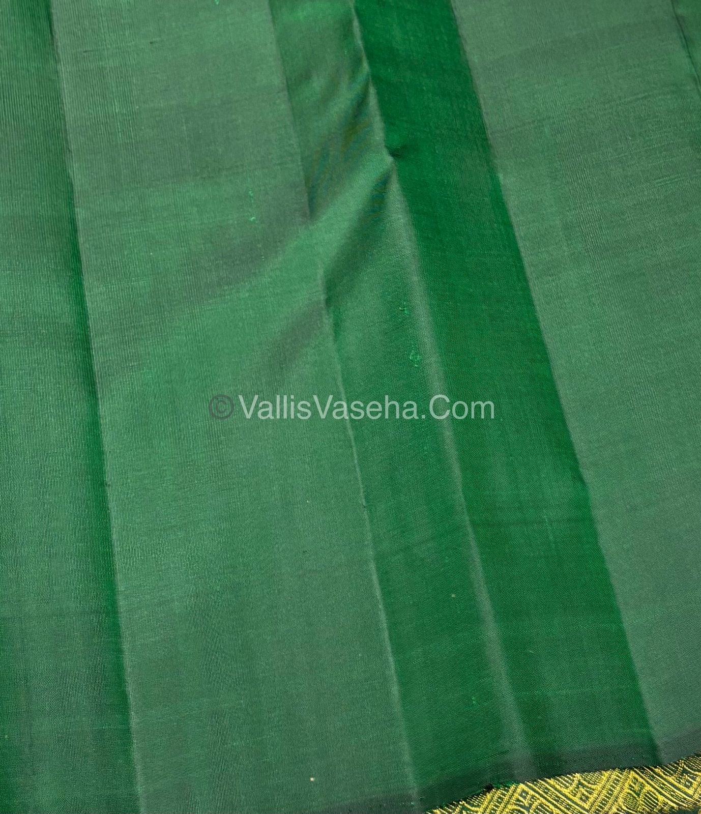 Pure Kanchipuram Silk Saree - Borderless - Pink with Green - VVPS025
