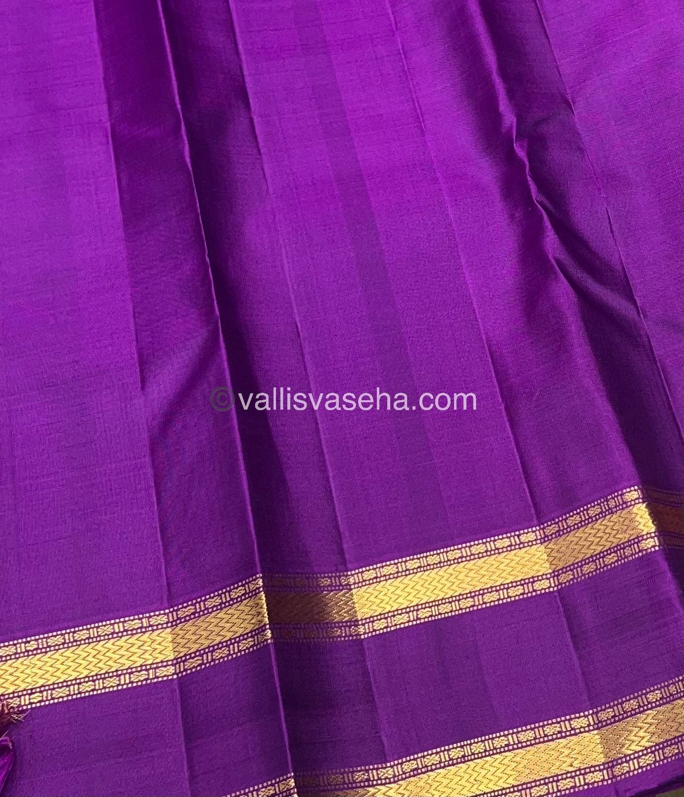 Pure Kanchipuram Silk Saree - Dual Tone Green & Purple Shade - VVPS022