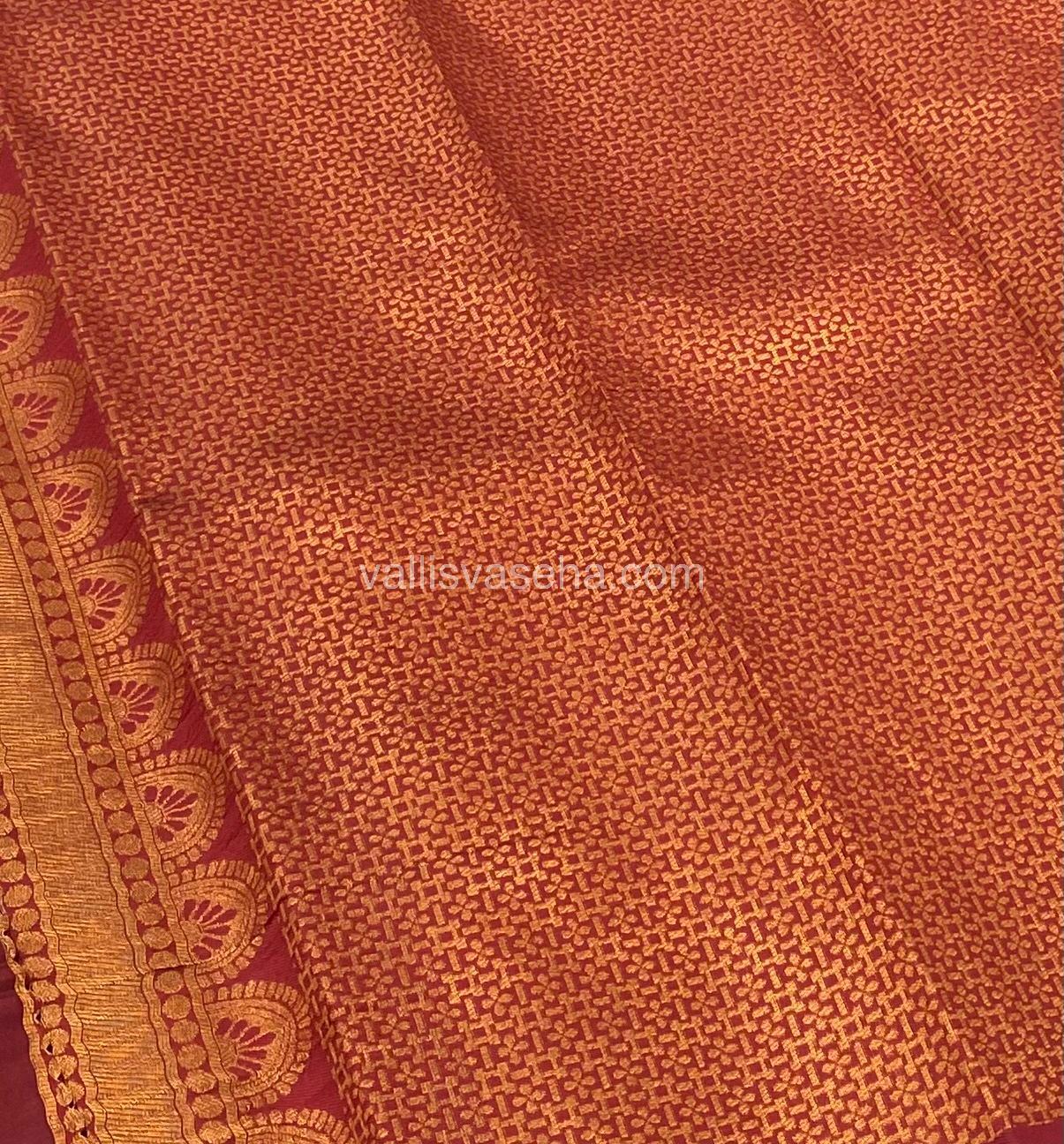 Kanchi Semi Silk - Green With Red - Temple Border - VVKSS001