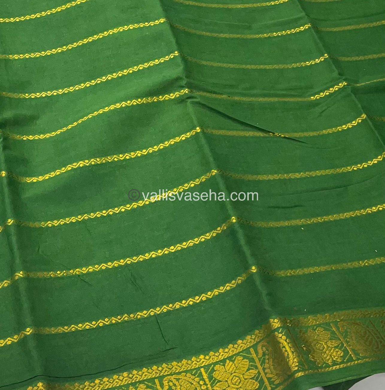 Sungudi Cotton Saree | Velthari Design - Half White with Green Shade - VVSCV001