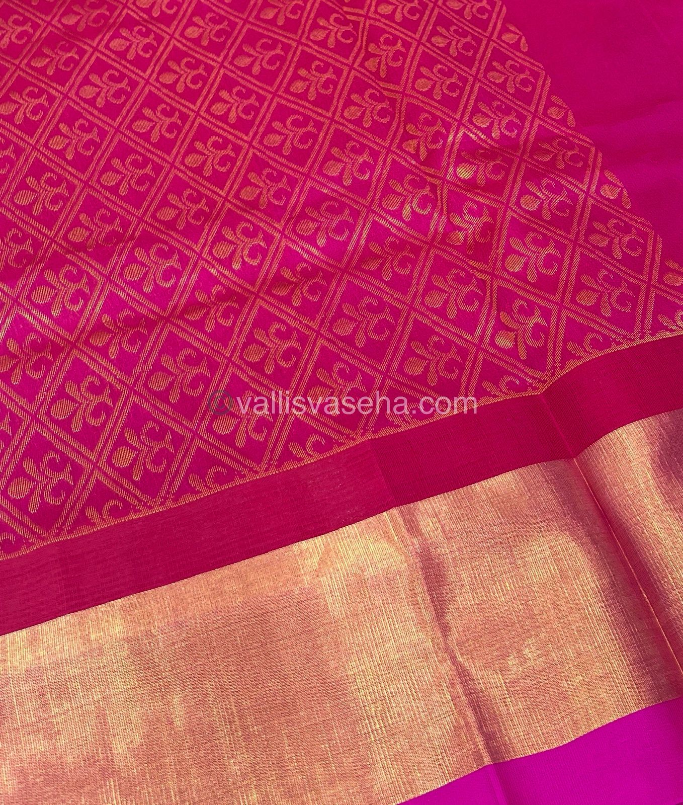 Pure Korvai Silk Cotton Saree - Cream With Pink Shade Temple border - VVKSC001