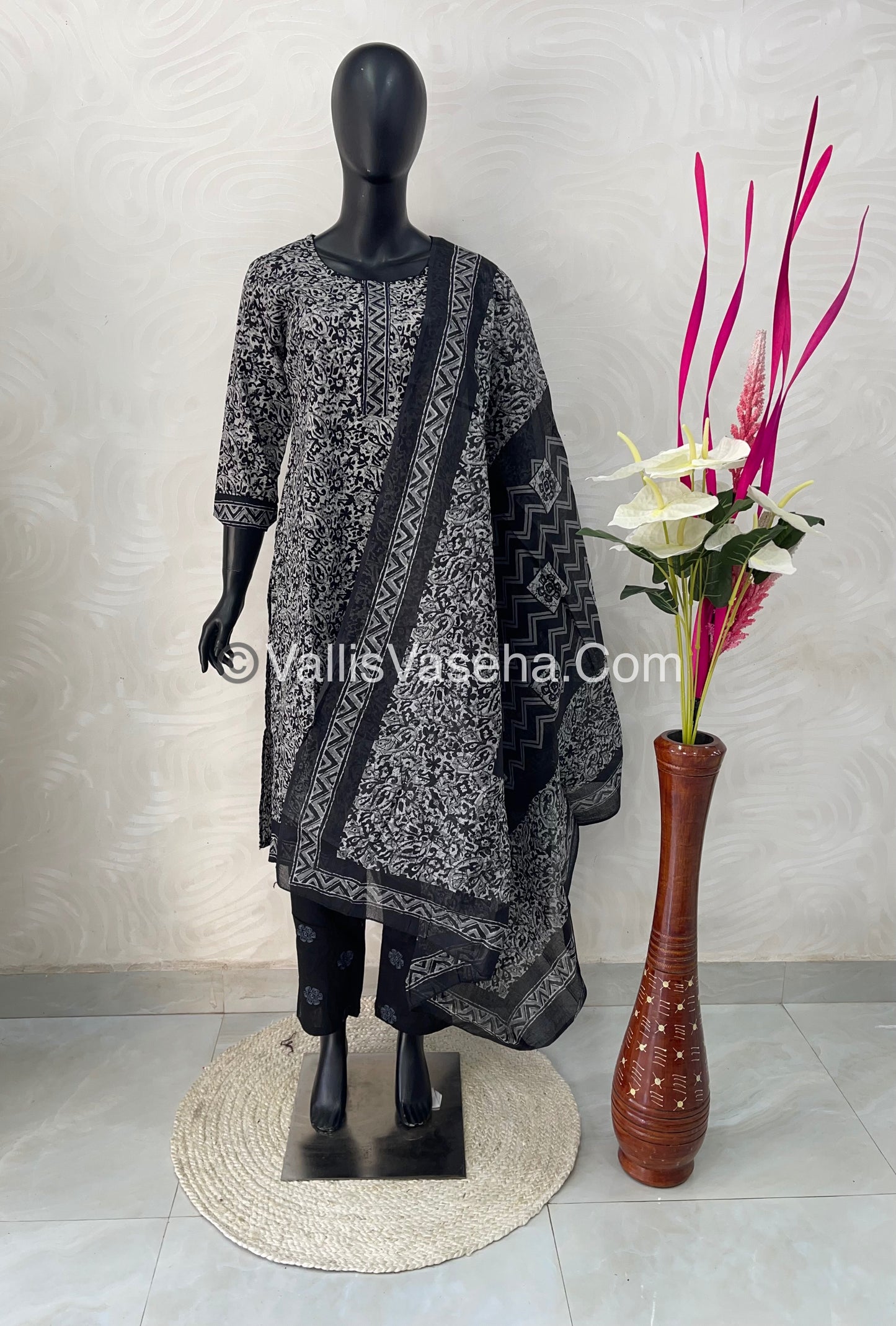 Ready Made - Salwar, Kameez & Duppatta(3pc) - Batik Printed - VVRBS001