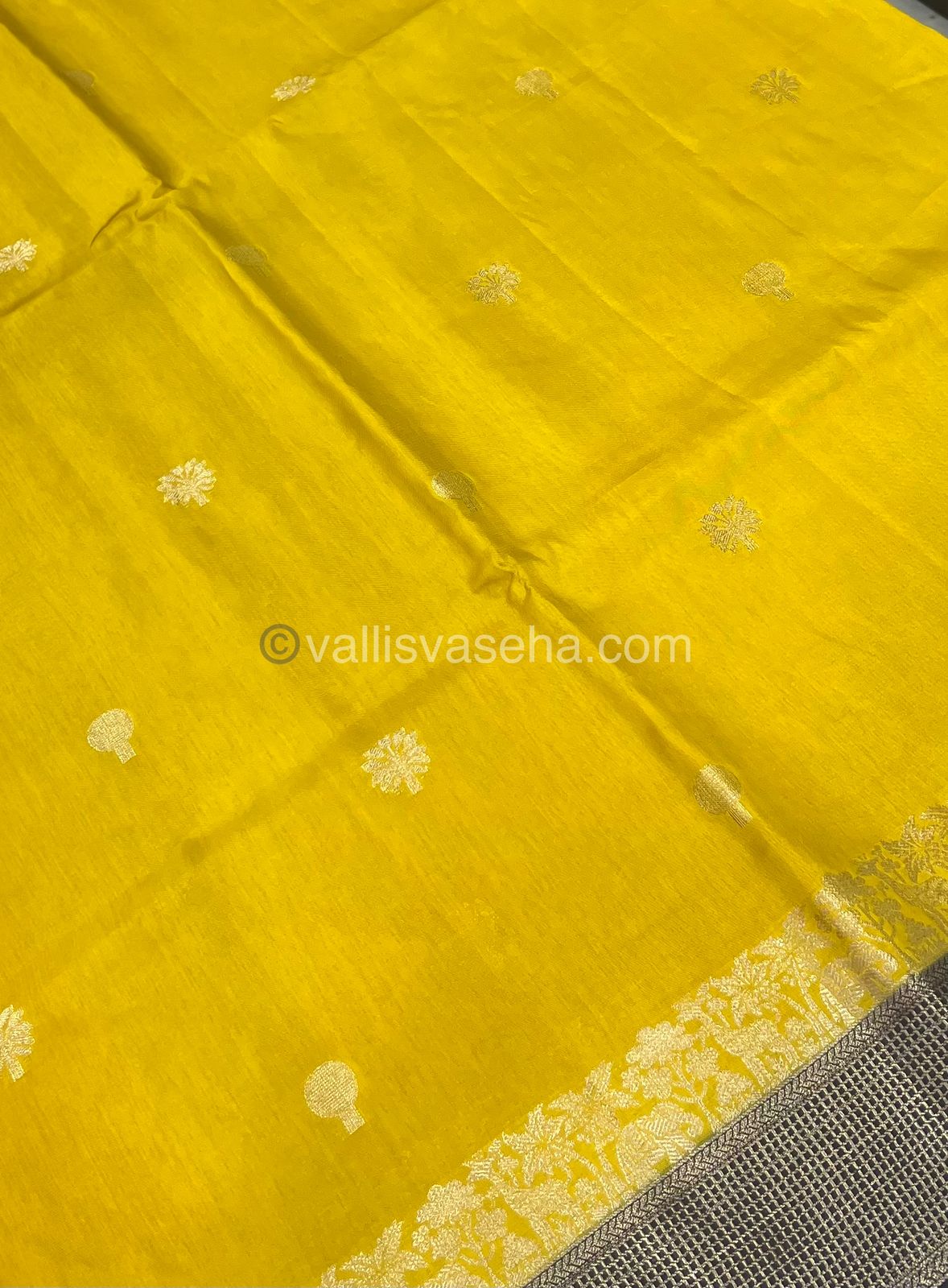 Russian Viscose - Premium Viscose Saree - VVRVS001