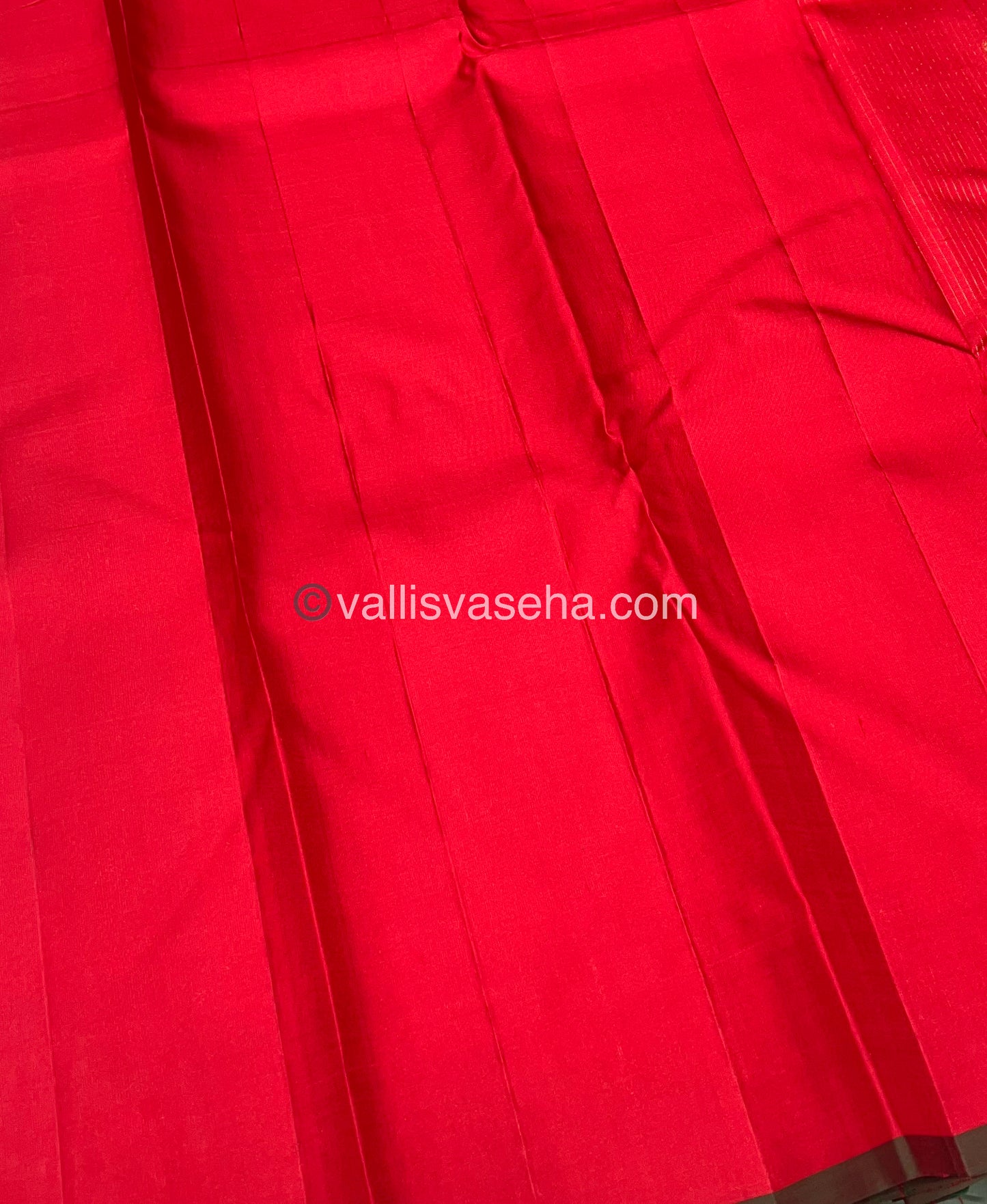 Pure Kanchipuram Silk Saree - Vaira Voosi design - Red shade - VVPS010
