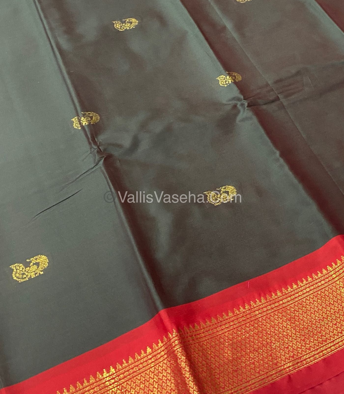 Semi Silk - Light Green With Red Combo - VVSS001