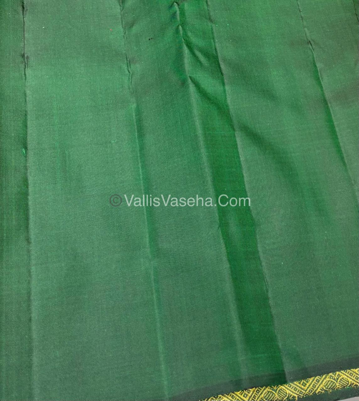 Pure Kanchipuram Silk Saree - Borderless - Dual Tone Orangish Light Red with Green - VVPS043