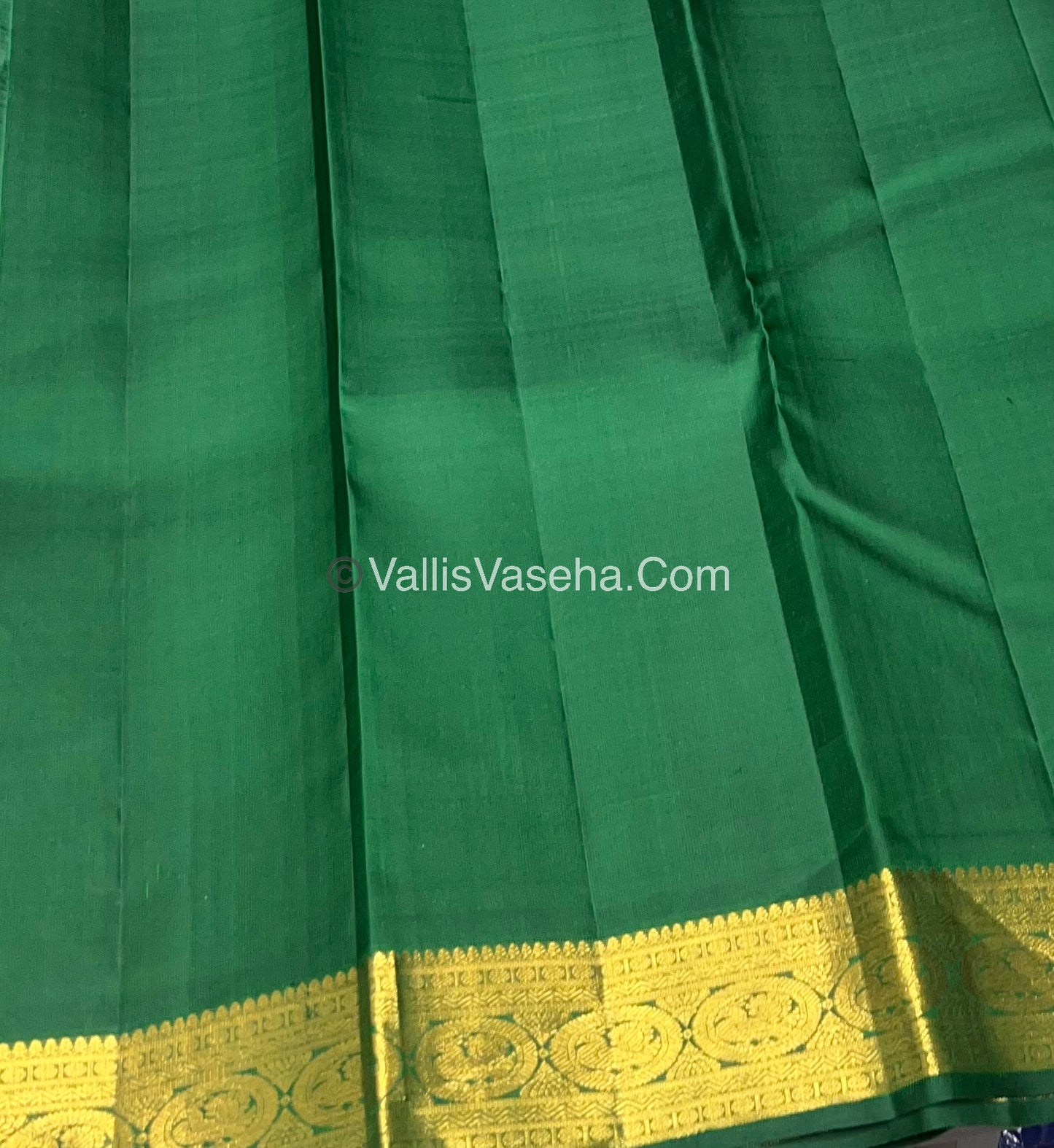 Pure Kanchipuram Silk Saree - Pastel Green & Green Combo - VVPS014