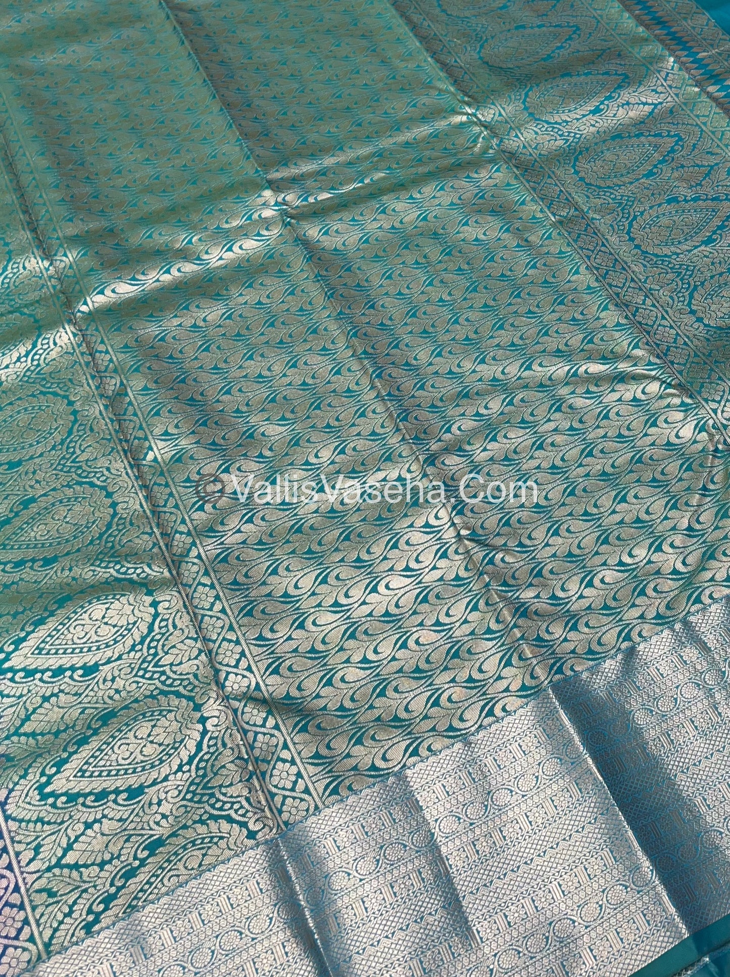Semi Kanchipuram Silk - Vairavoosi Pattern - VVSKS001