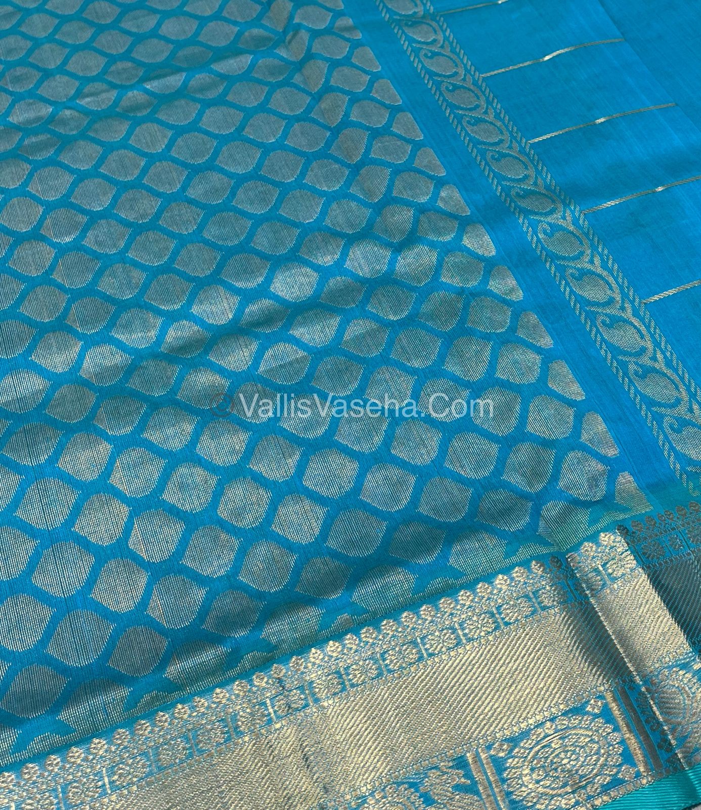 Pure Silk Cotton Saree - Mayil & Chakkaram Design - Red With Blue Shade - VVMC001