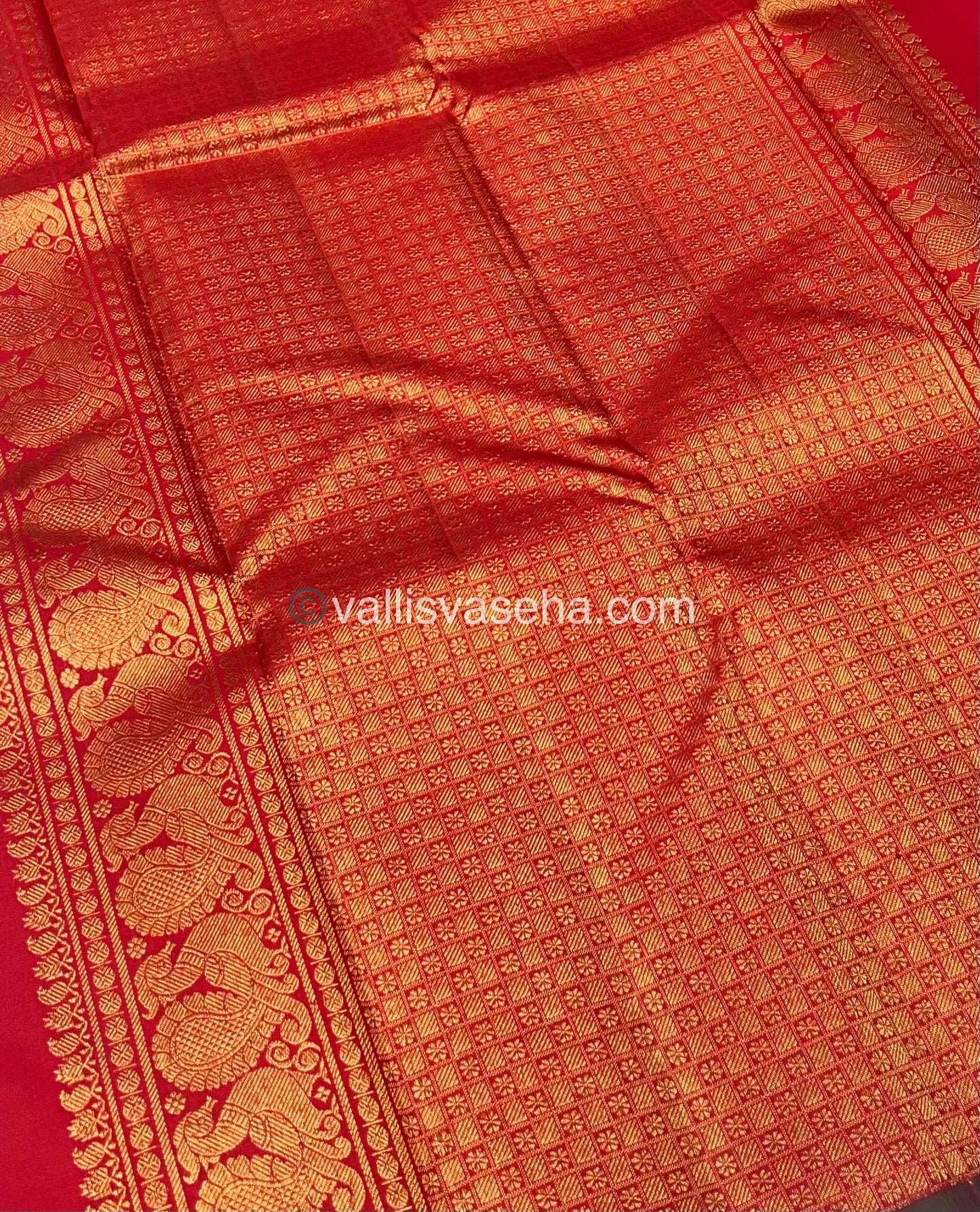 Pure Kanchipuram Silk Saree - Vaira Voosi design - Red shade - VVPS010