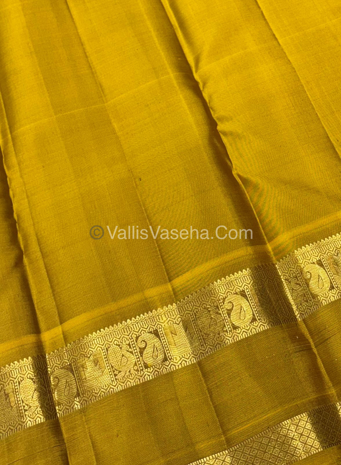 Pure Kanchipuram Silk Saree - Green & Mustard Yellow Shade - VVPS022