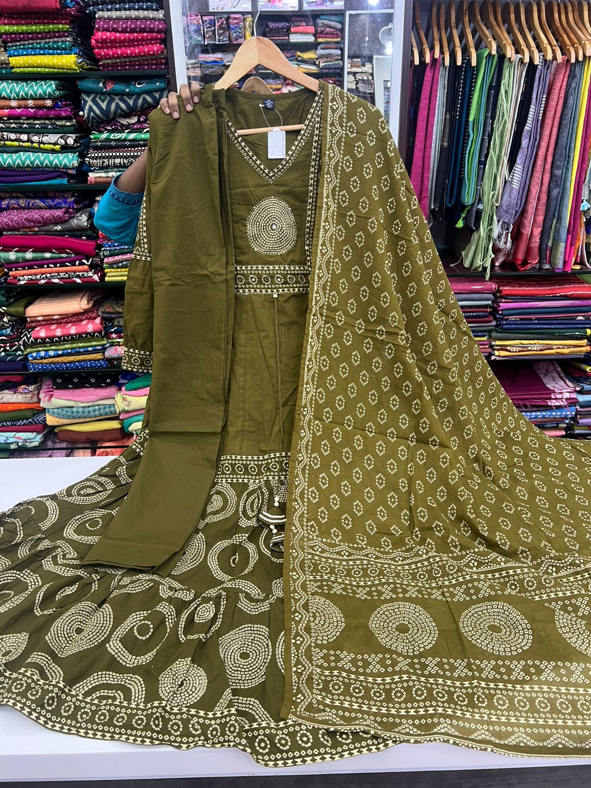 Anarkali - Mehndi green,lShade - Salwar, Kameez & Duppatta(3pc)- Fancy Cotton - VVRAS001