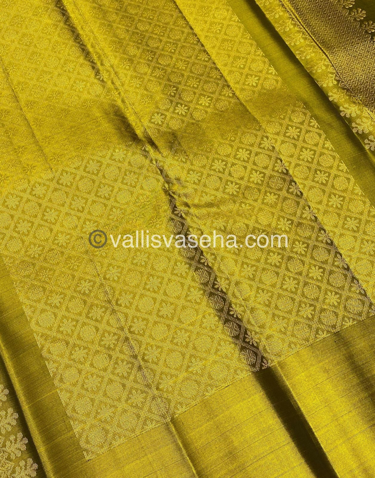 Half Mix - Pure Soft Silk Saree - VVPSS030