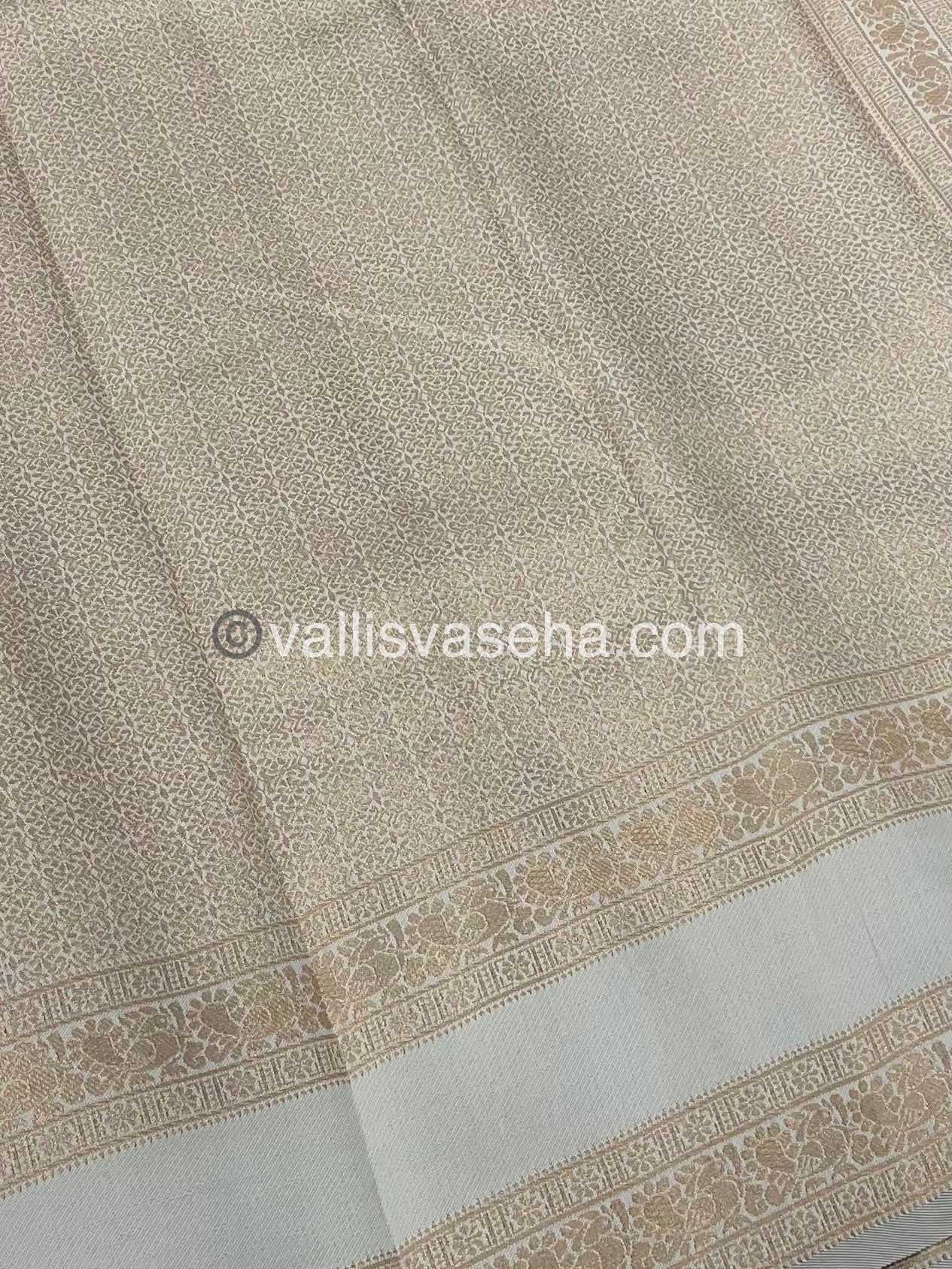 Kanchi Semi Silk - Mayil & Chakkaram design - VVKSS001