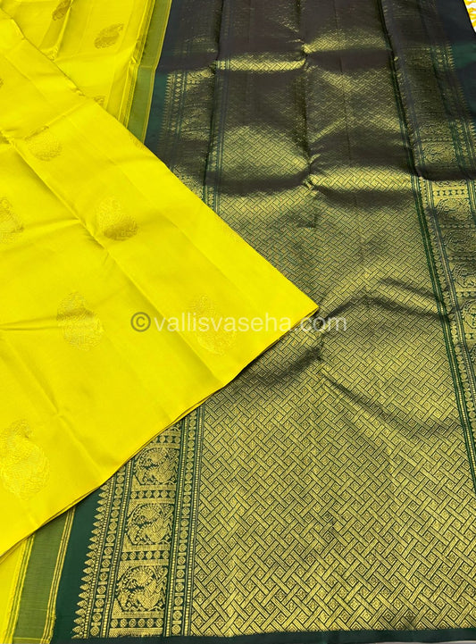 Pure Kanchipuram Silk Saree - Lemon Green with Green - VVPS005