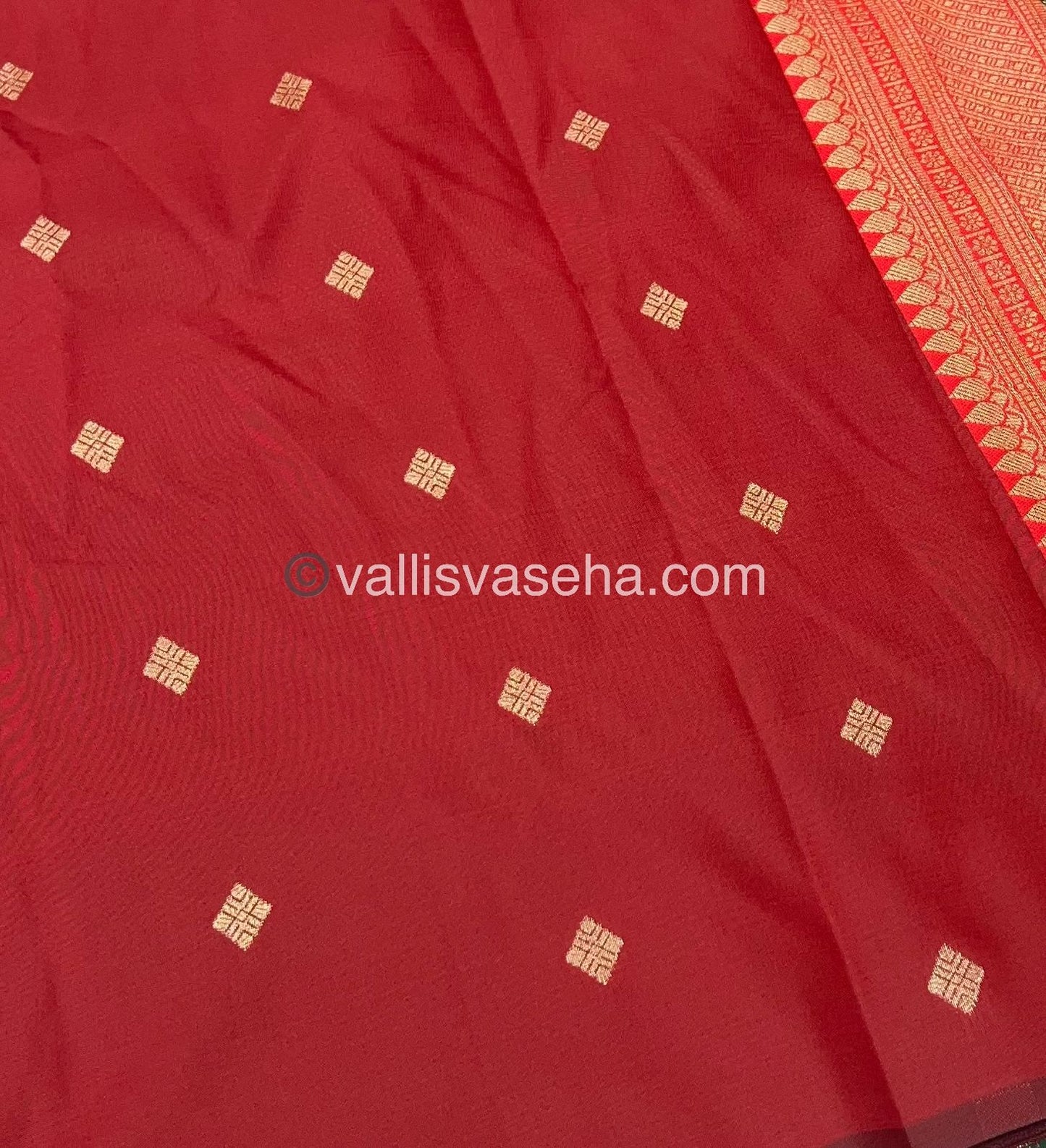 Semi Kanchi Silk - Green & Red Shade - VVSKS004