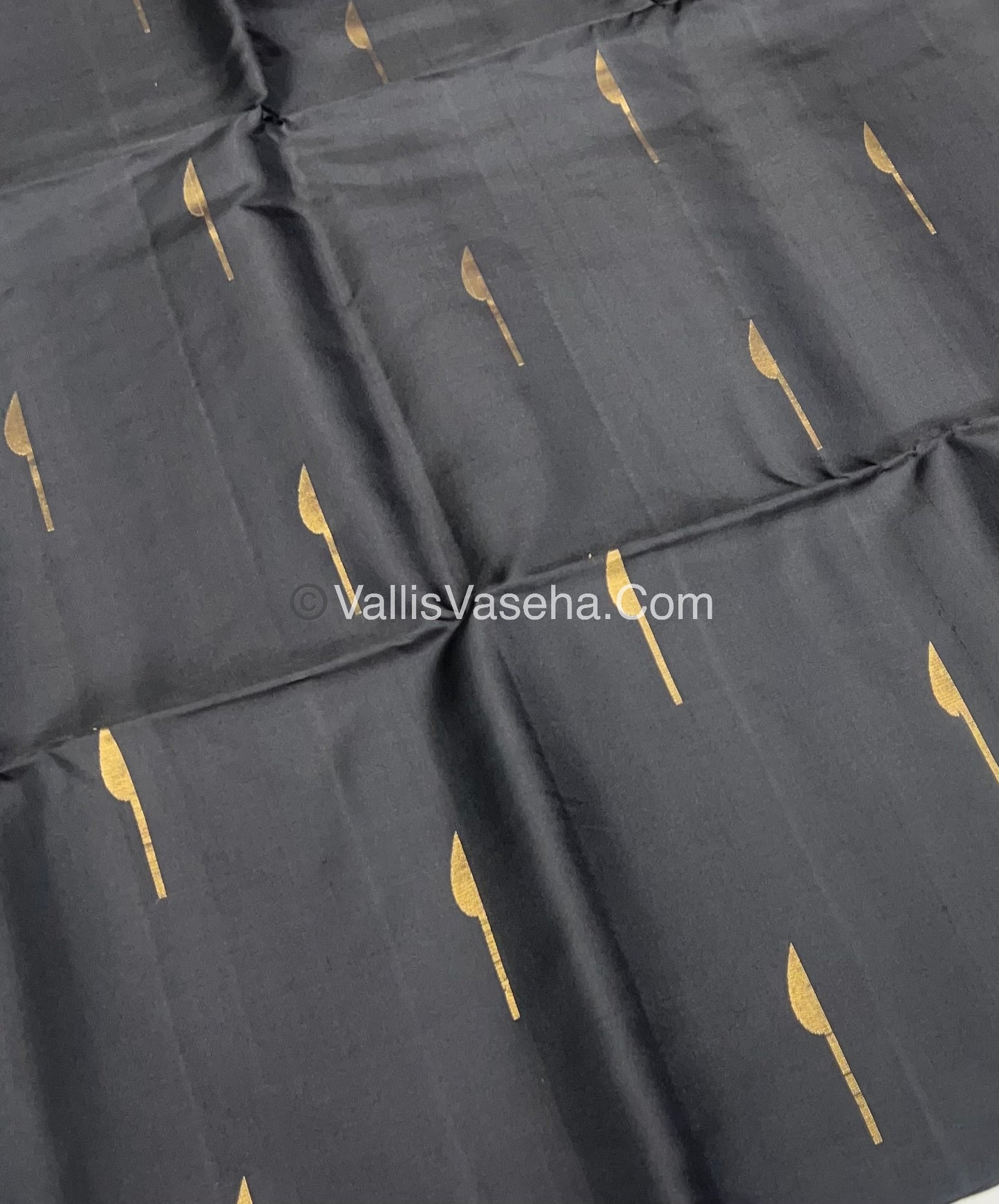 Pure Soft Silk Saree - Light weight - Border Less - Black & Reddish Maroon - VVPSS035
