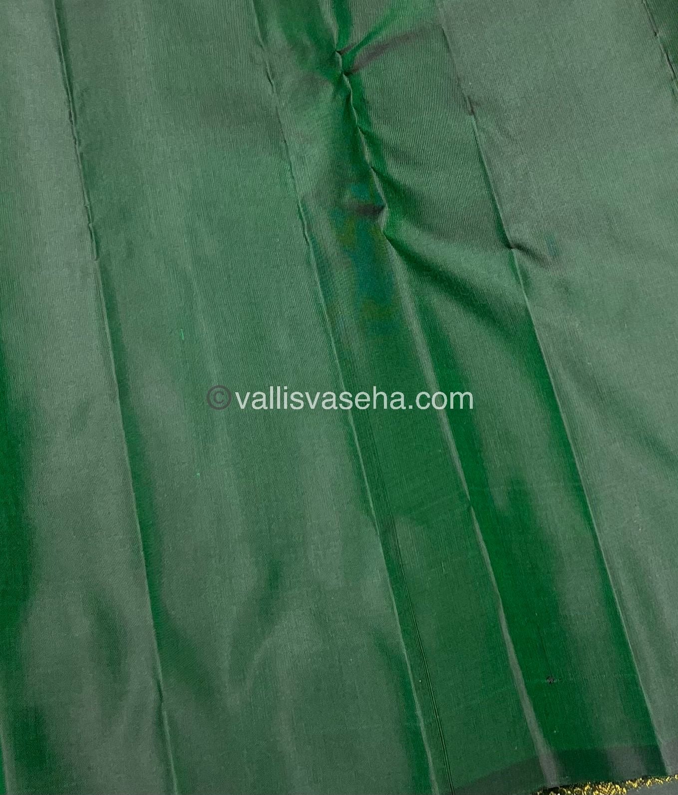 Pure Kanchipuram Silk Saree - Borderless - Peach with Green - VVPS022