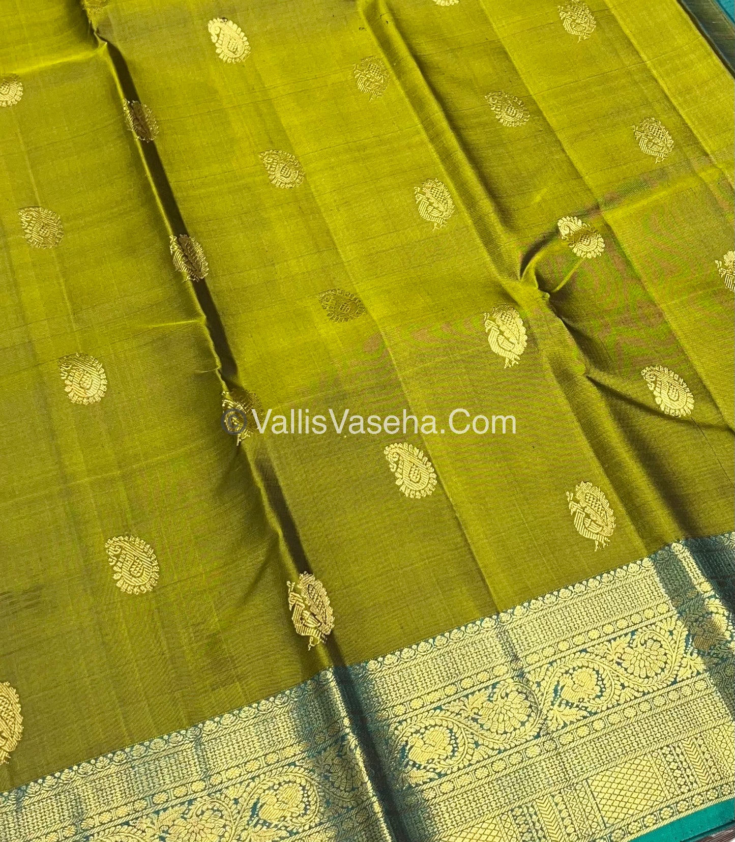 Pure Kanchipuram Silk Saree - Mehendi Green & Ramar Green Combo - VVPS014