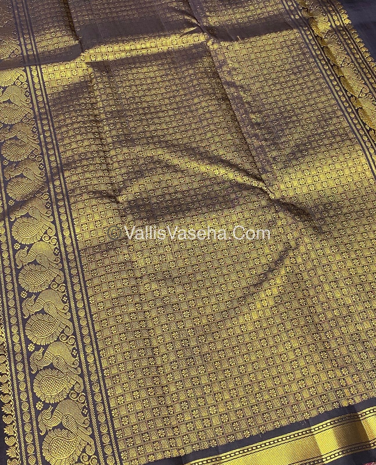 Pure Kanchipuram Silk Saree - Mehandhi Green with Pakku Color - VVPS010