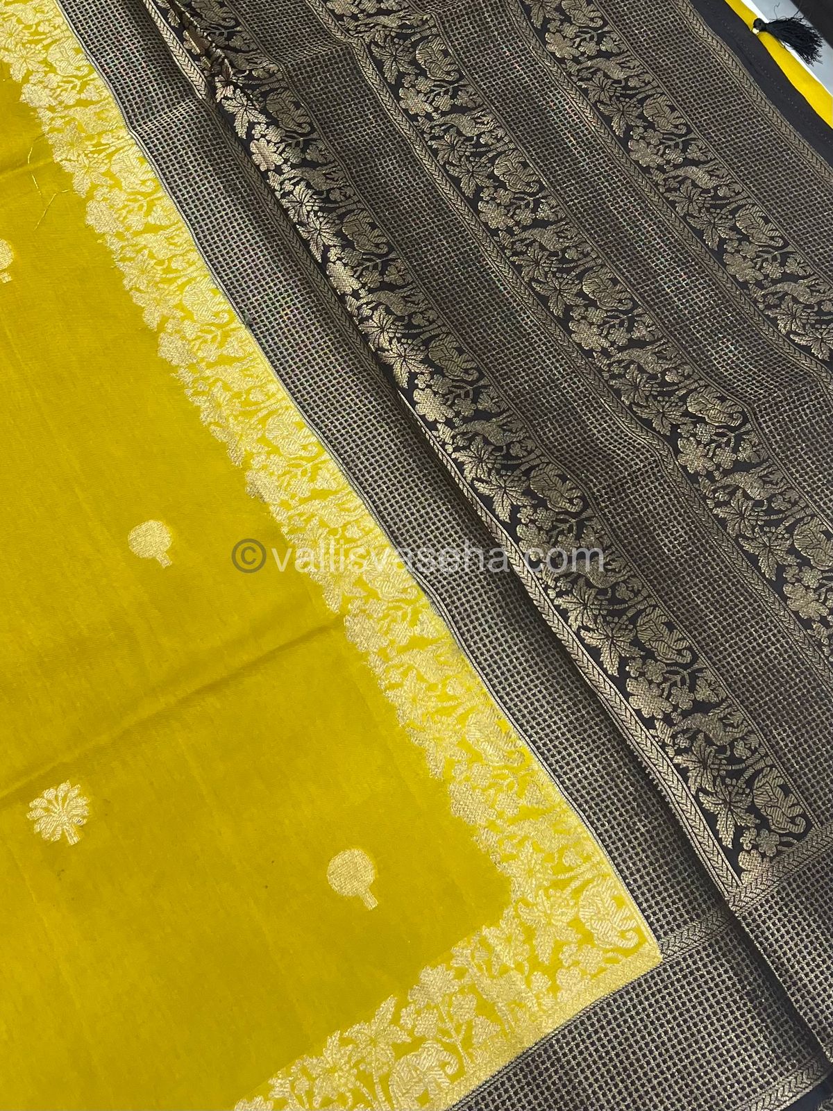Russian Viscose - Premium Viscose Saree - VVRVS001
