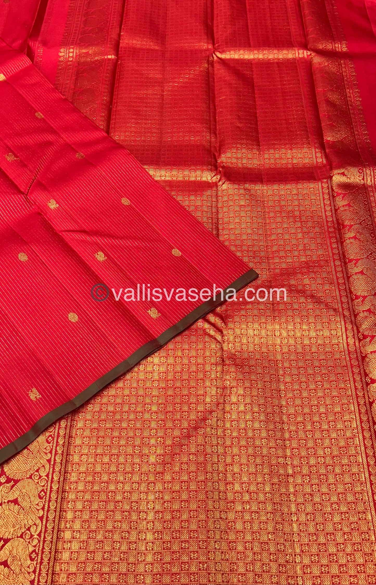 Pure Kanchipuram Silk Saree - Vaira Voosi design - Red shade - VVPS010