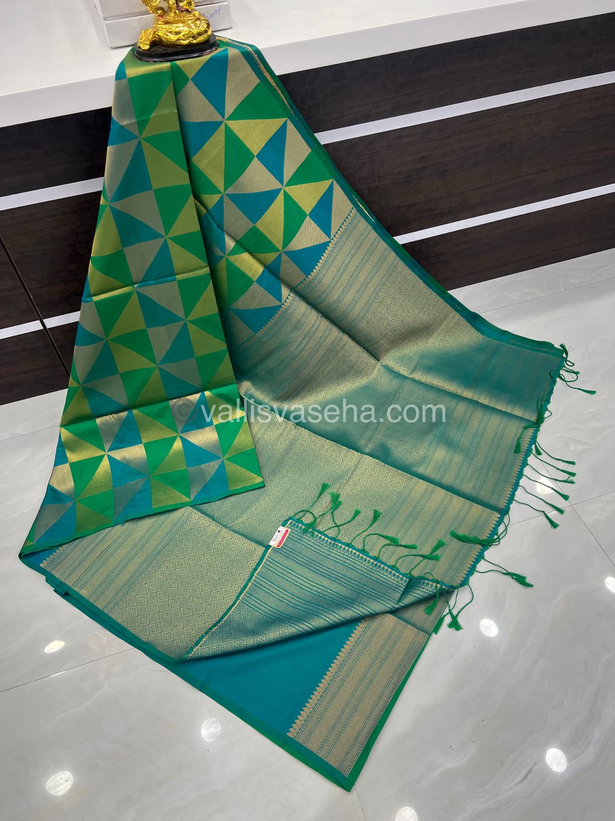 Semi Soft Silk - Green Multi colors - VVSSS001
