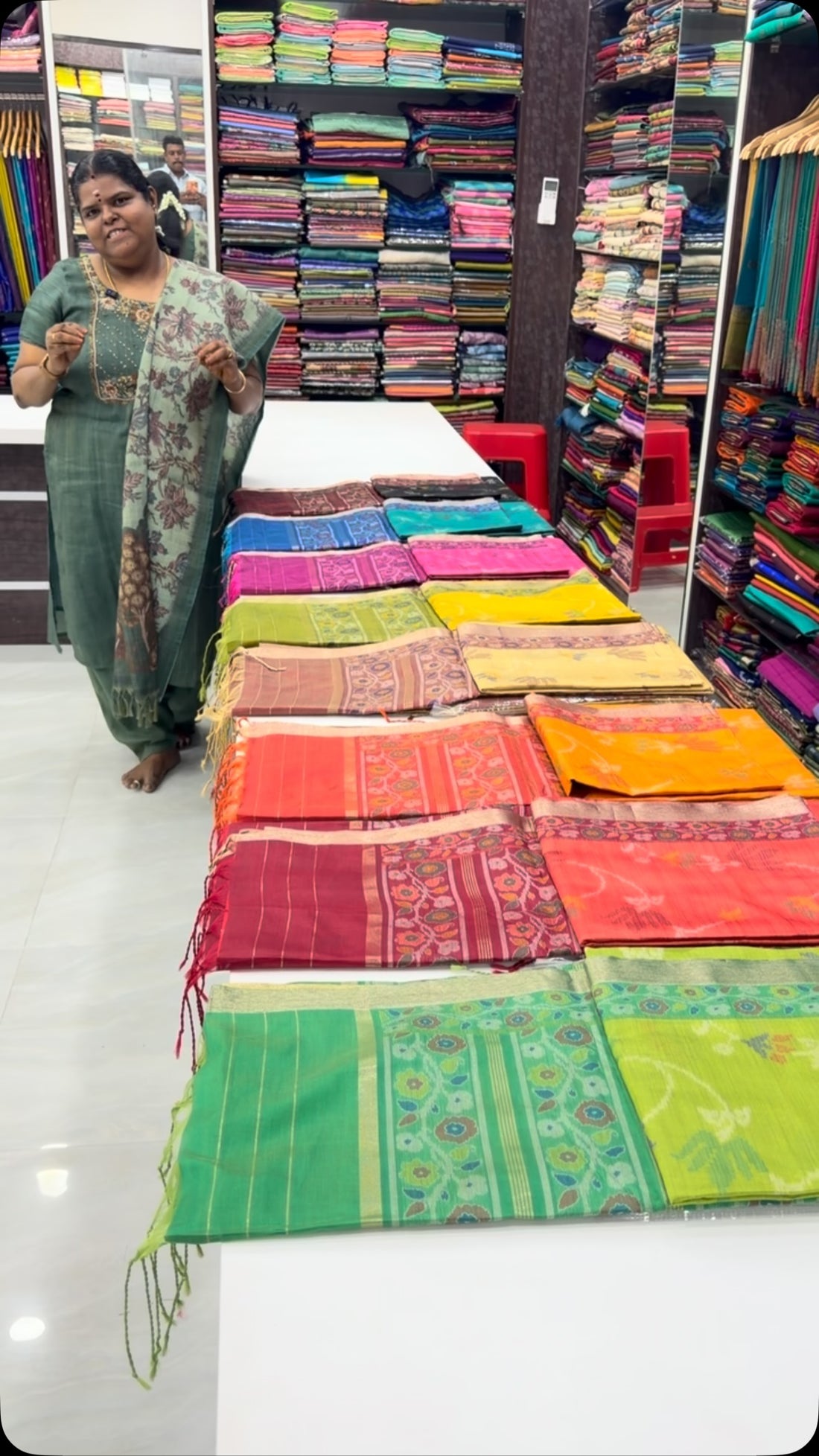 Search Code:- VVRS009
Semi Raw Silk Saree | Good For Gifting 

Vall...