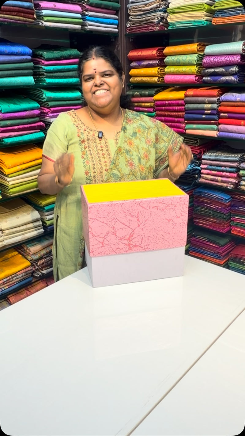Search Code:- VVPS043
Classy & Elegant - Pure Kanchipuram Silk Sare...