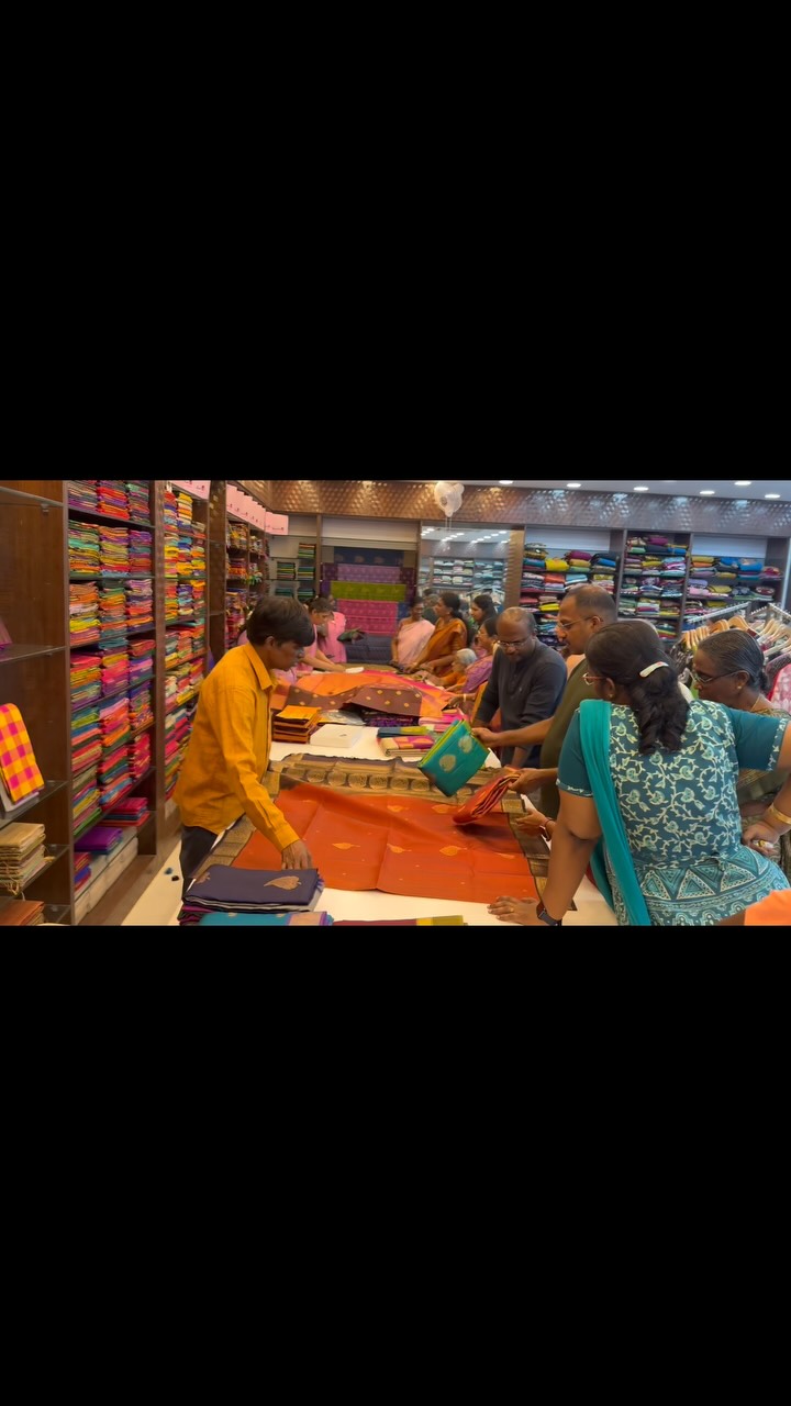Sunday vibes @vallis_vaseha 
#vallisvaseha #sarees #sareelove 
#tre...