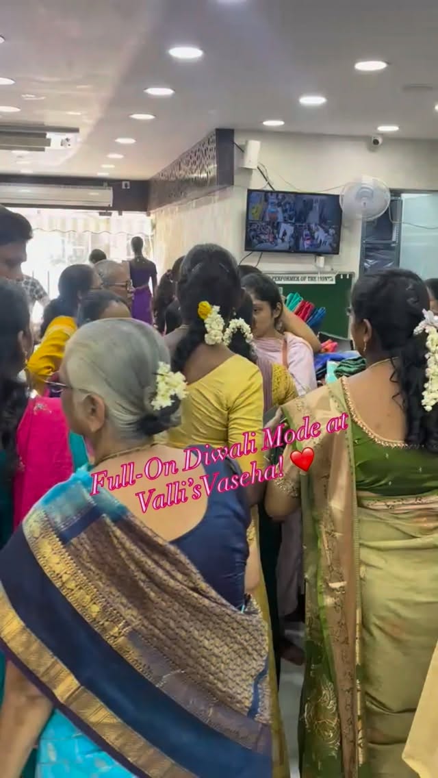 Full-On Diwali Mode at Valli’sVaseha! ❤

#vallisvaseha #sarees #diw...