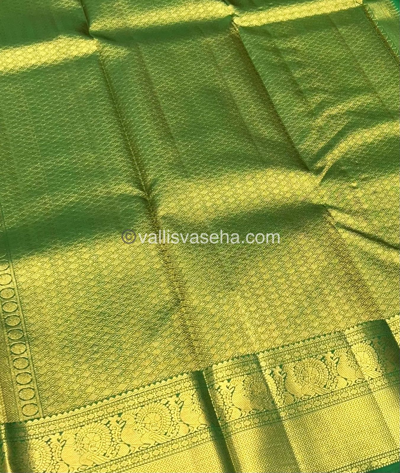 Pure Kanchipuram Silk Saree - Vaira Voosi design - Green shade - VVPS014