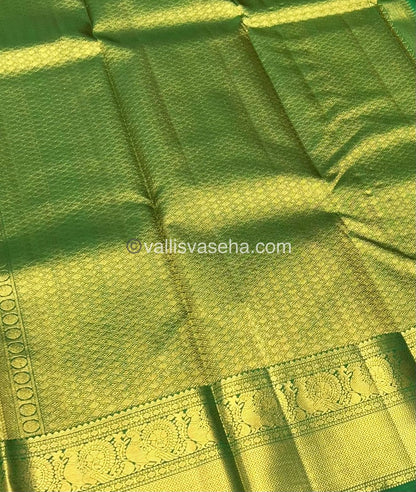 Pure Kanchipuram Silk Saree - Vaira Voosi design - Green shade - VVPS014