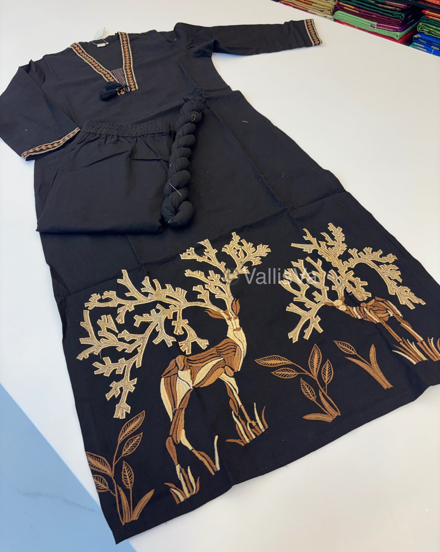 Readymade 3pc Set - Thread Embroidered - VVRMS006