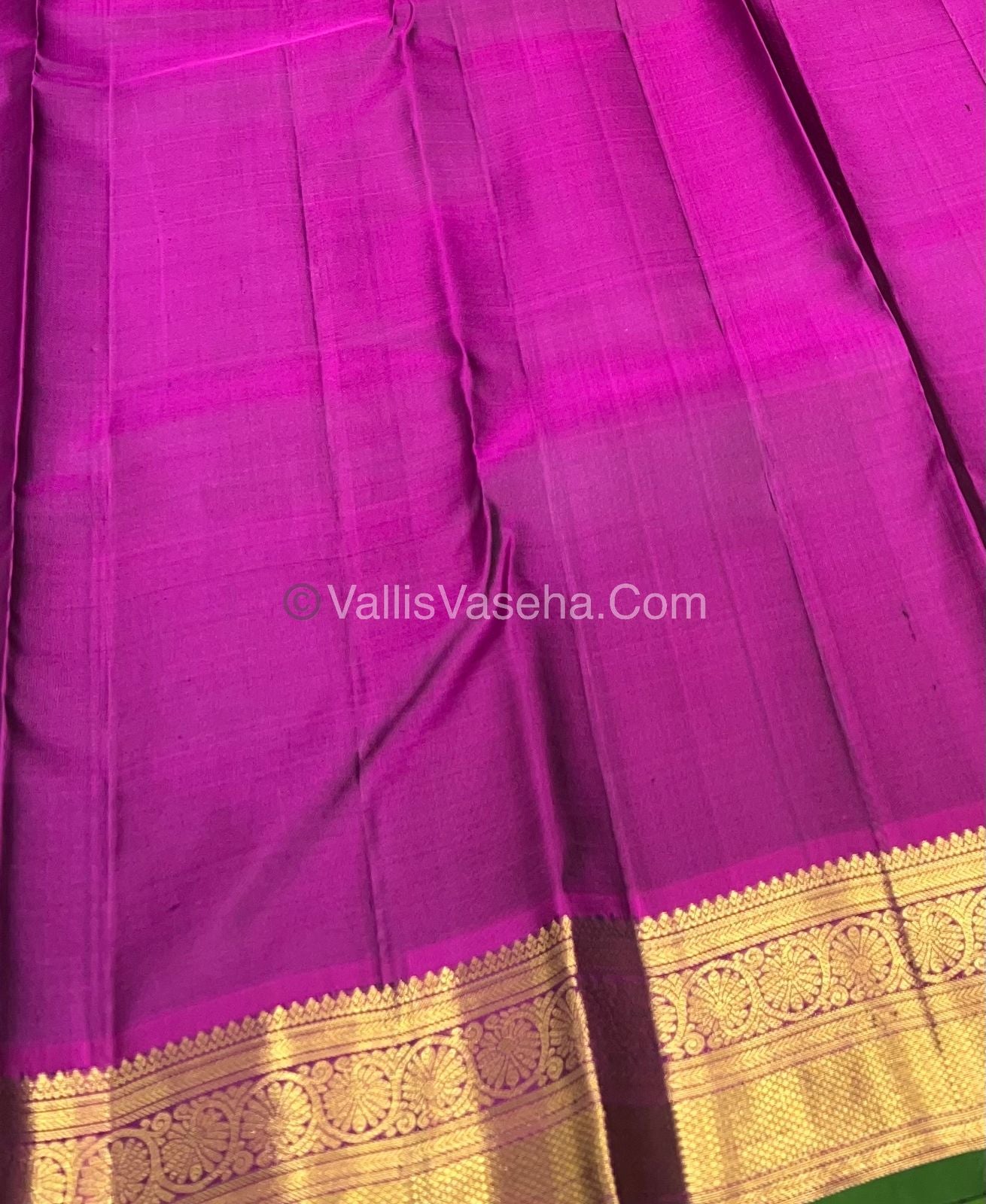 Pure Kanchipuram Silk Saree - Mehandhi Green / Venthayam Green & Purplish Pink  Combo - VVPS011