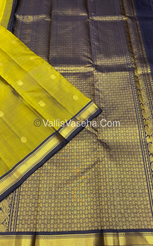 Pure Kanchipuram Silk Saree - Mehandhi Green with Pakku Color - VVPS010