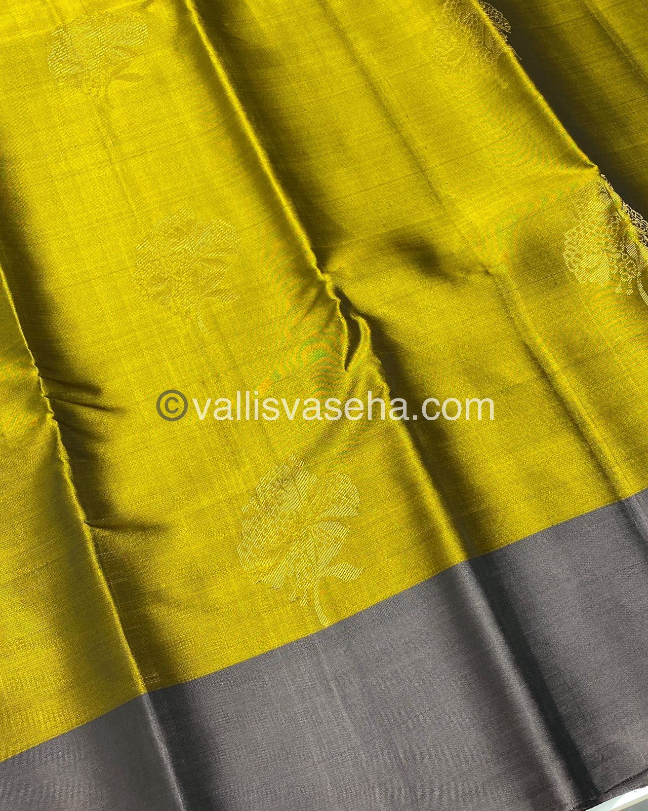 Half Mix - Pure Soft Silk Saree - VVPSS030