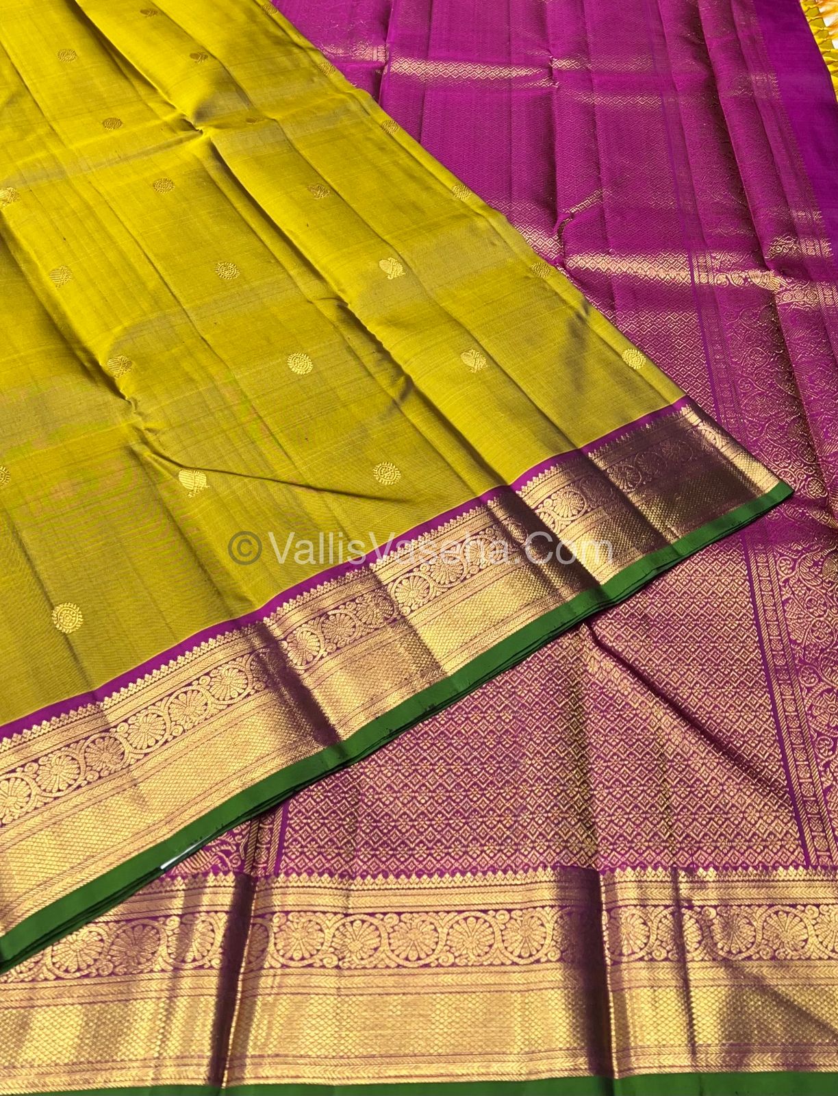 Pure Kanchipuram Silk Saree - Mehandhi Green / Venthayam Green & Purplish Pink  Combo - VVPS011