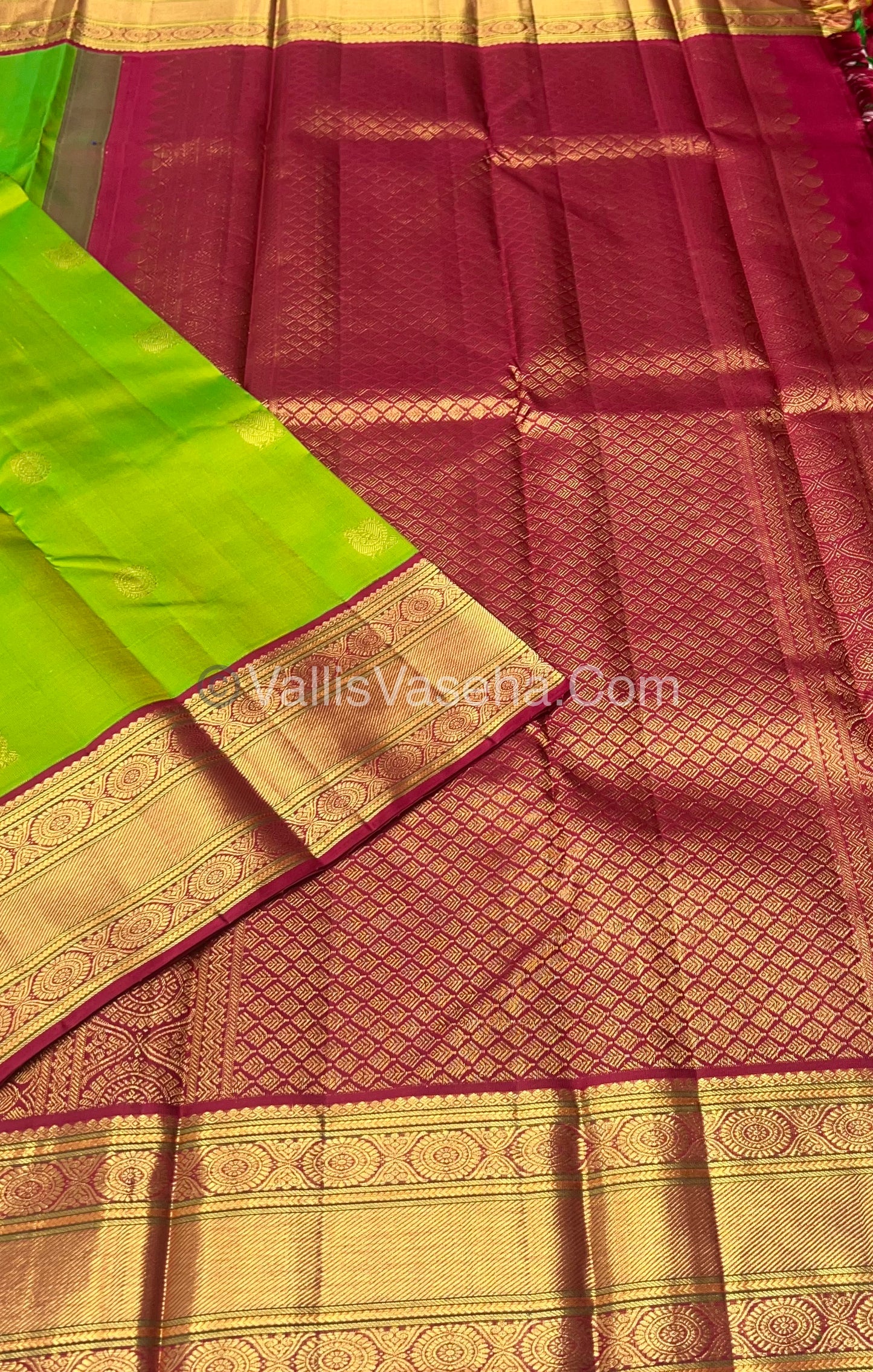 Pure Kanchipuram Silk Saree - Green & Maroon Combo - VVPS014