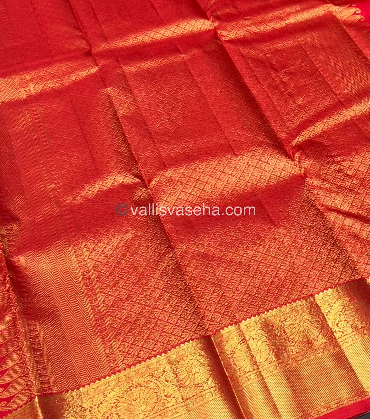 Pure Kanchipuram Silk Saree - Vaira Voosi design - Red shade - VVPS014