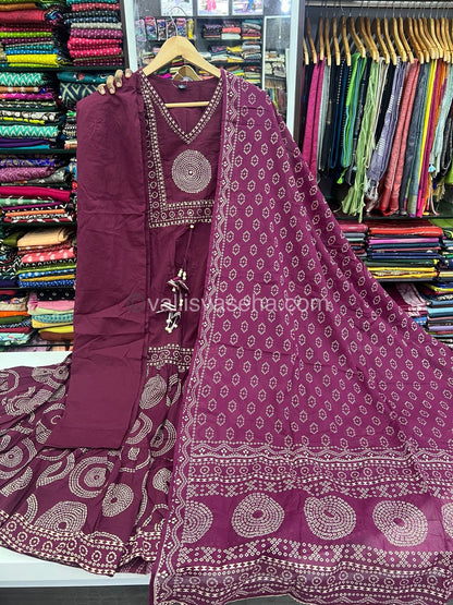 Anarkali - Wine Shade - Salwar, Kameez & Duppatta(3pc)- Fancy Cotton - VVRAS001