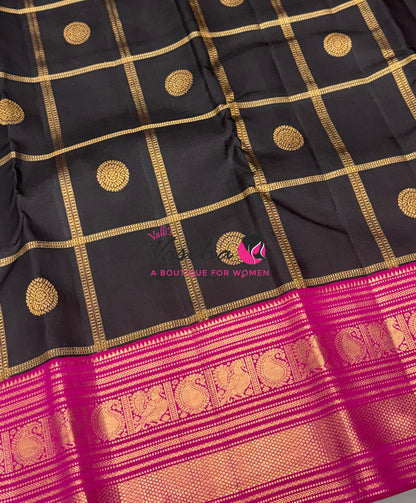 Pure Vintage Korvai Kanchipuram Silk Saree - Black & Pink Combo - VVPS021