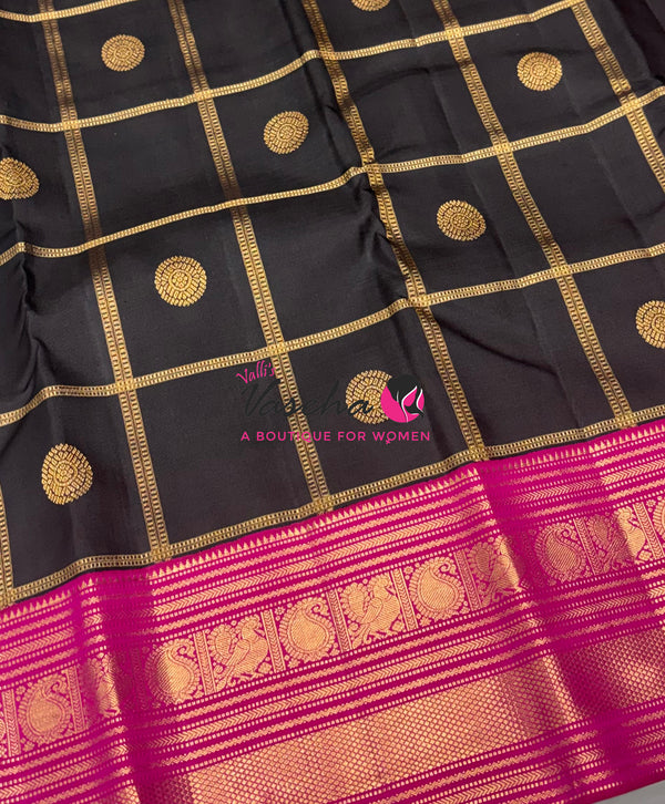 Pure Vintage Korvai Kanchipuram Silk Saree - Black & Pink Combo - VVPS021