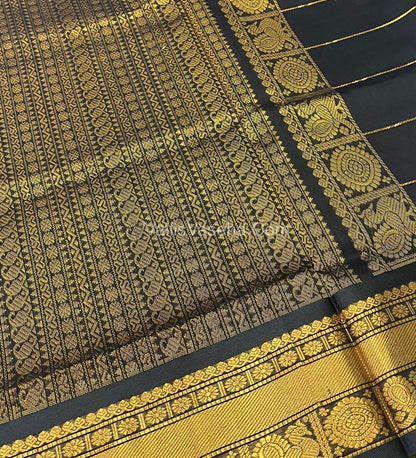 Pure Silk Cotton Saree - Mayil & Chakkaram Design - Pistha Green with Black - VVMC001