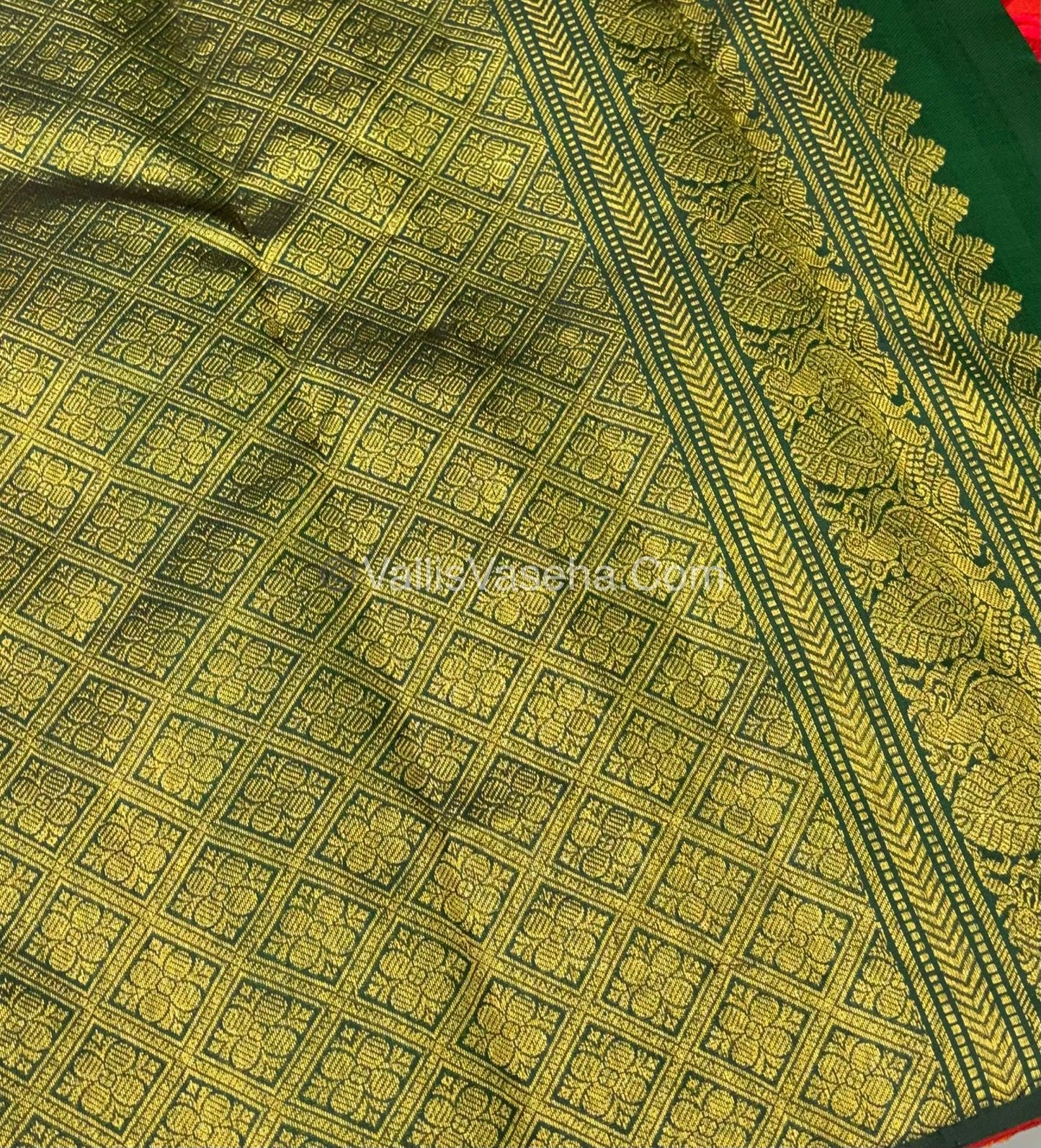 Pure Kanchipuram Silk Saree - Borderless - Dual Tone Orangish Light Red with Green - VVPS043