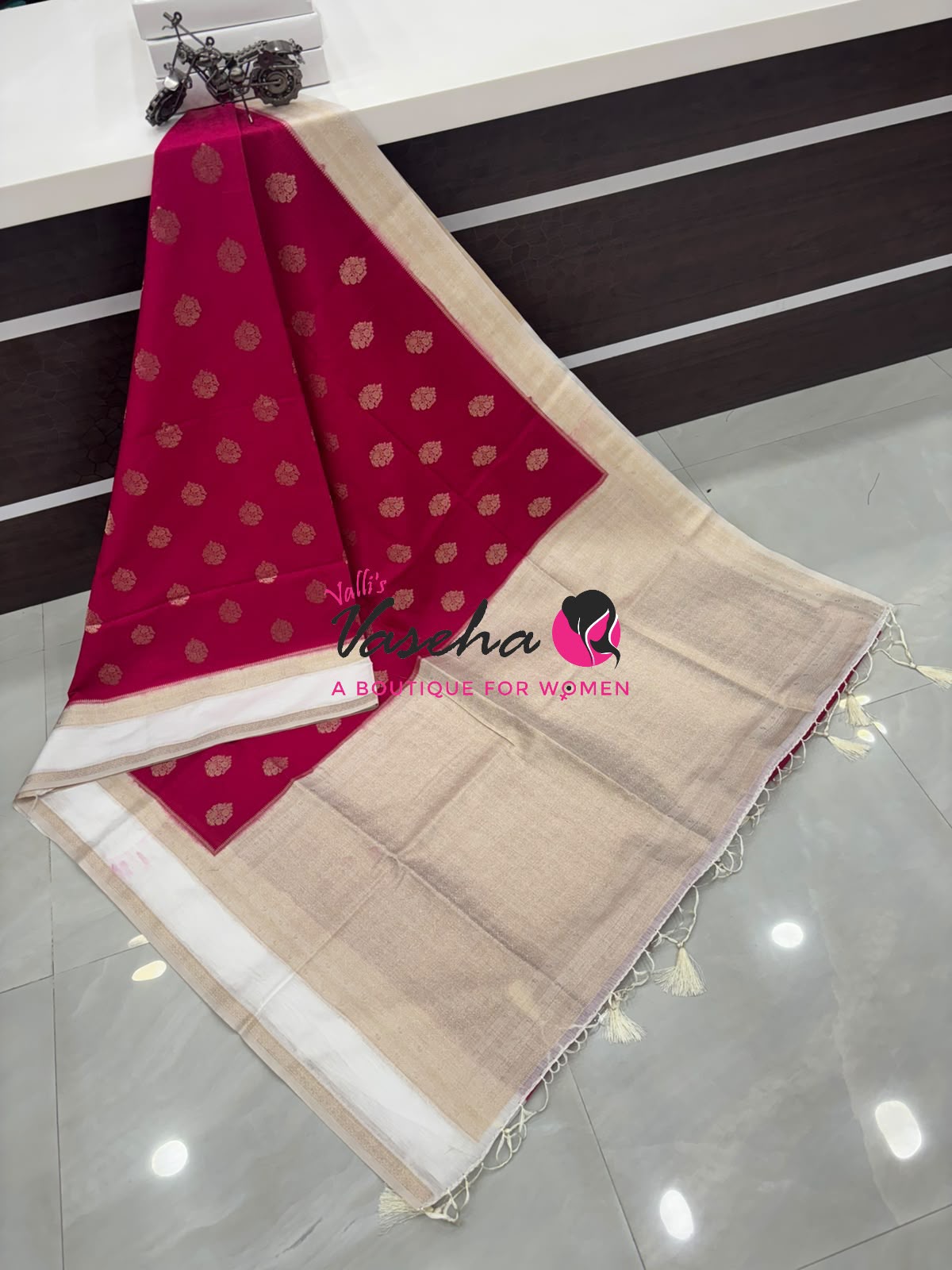 Banarasi - Heritage - Contrast  - Retta Petta border - VVBHS017