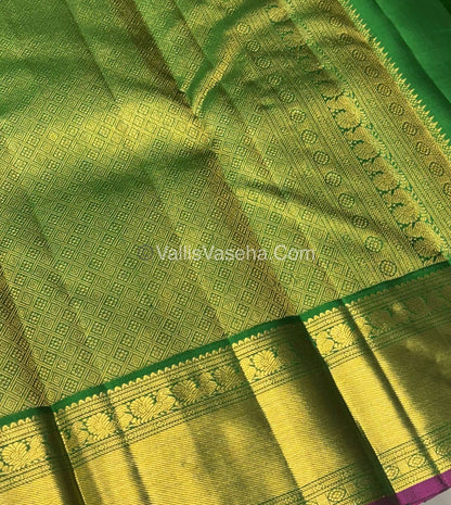 Pure Kanchipuram Silk Saree - Vaira Voosi design - Green & Green Shade - VVPS027